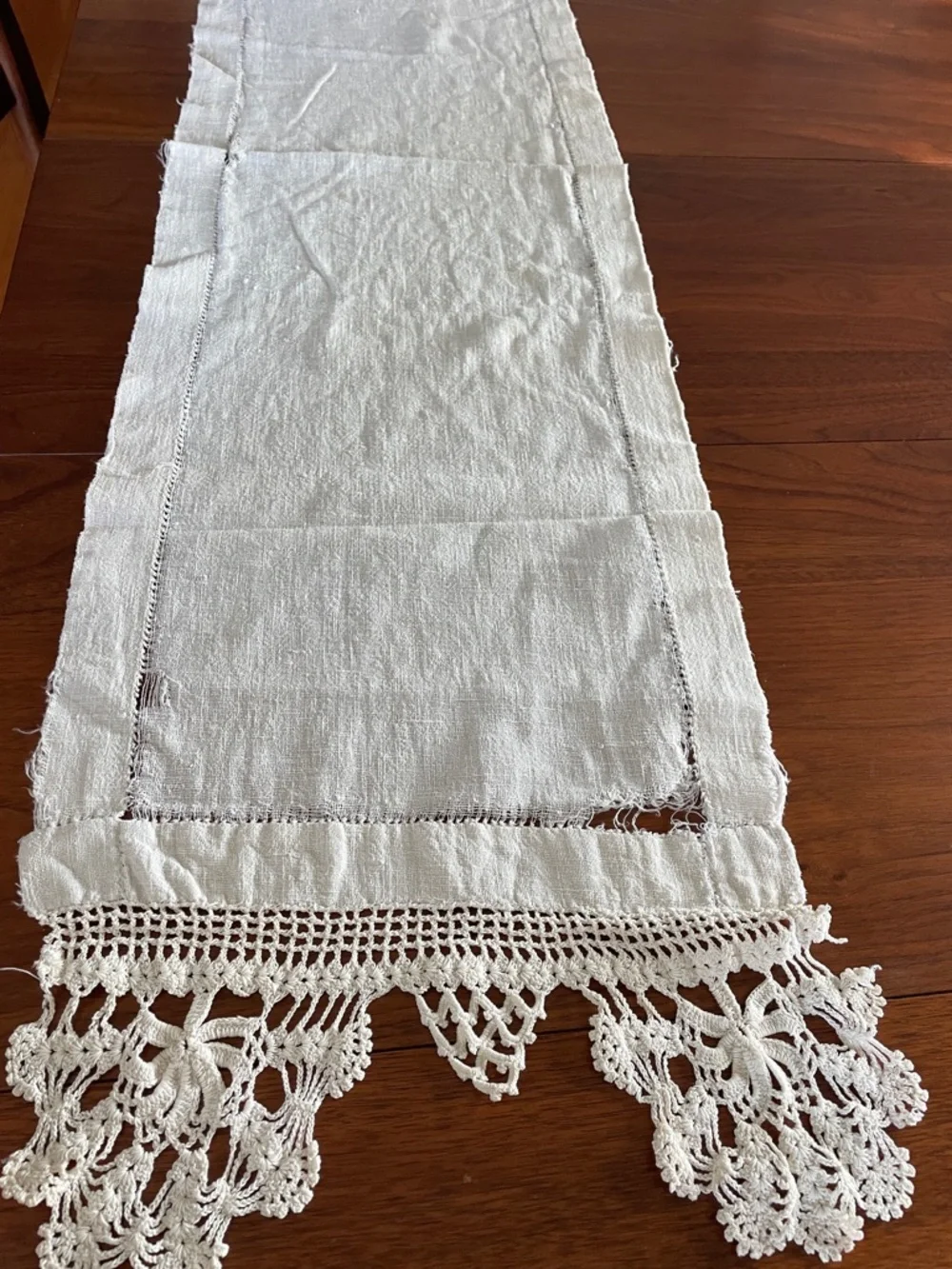 VINTAGE Crochet-Edged Linen Table Runner in Natural Ivory